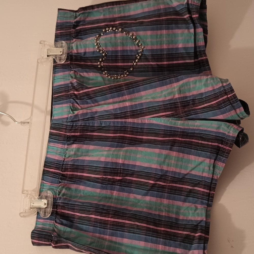 VS Shorts - Picture 2 of 4